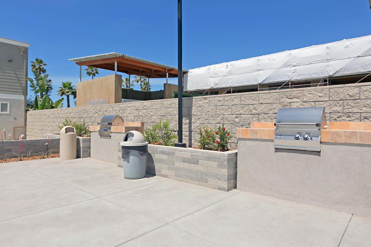 313B Steps From The Sand At Harbor Beach - Free Wifi Oceanside Buitenkant foto